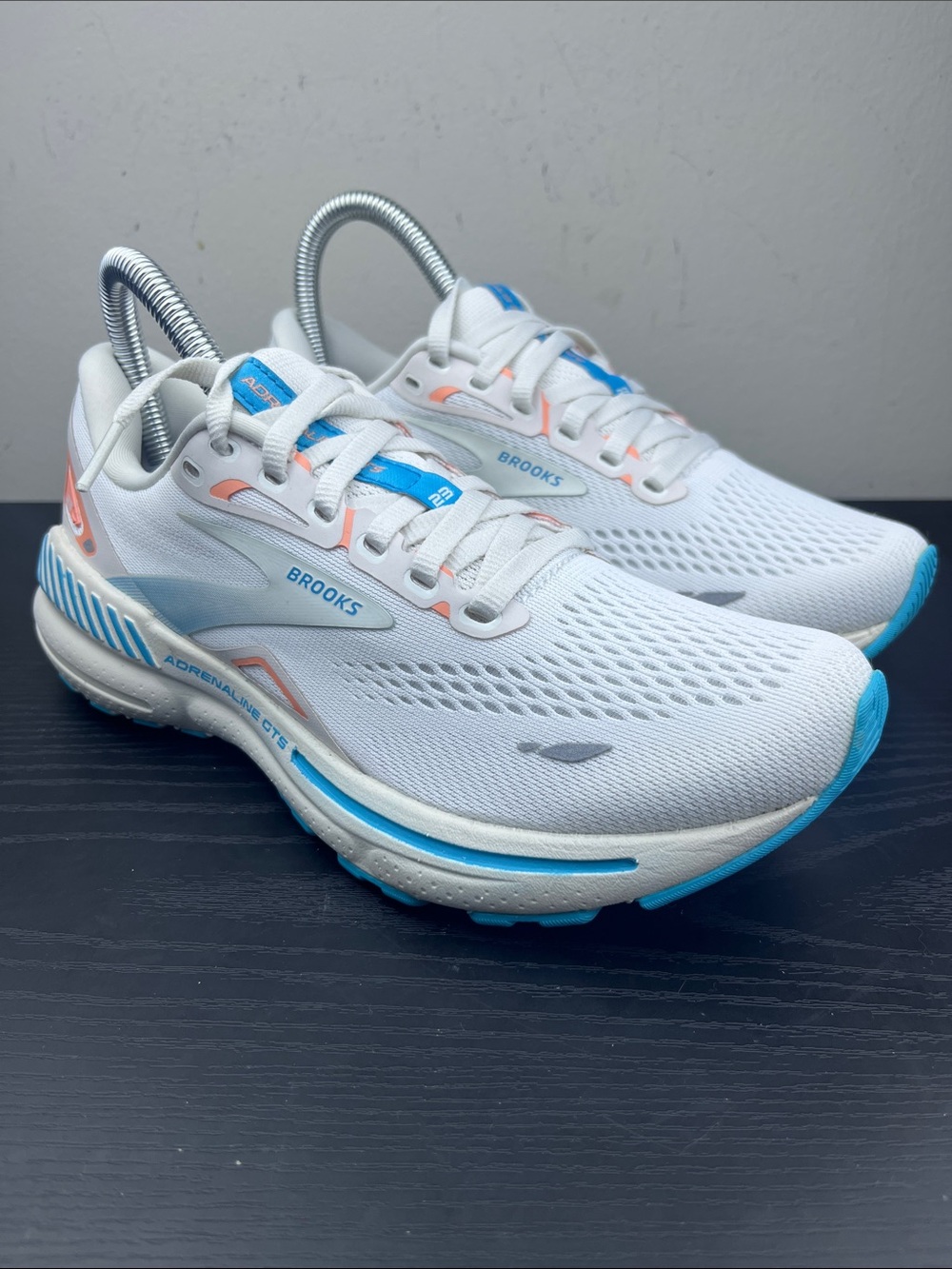 Brooks Adrenaline GTS 23 Women's Sz 6.5 Blue Coral Running Shoes New in Box